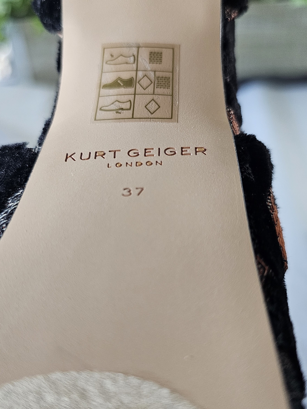 Kurt Geiger Black Velvet Platform Sandals w/Gold Crystal Bows Women's Sz 37 & 41 - Picture 8 of 10